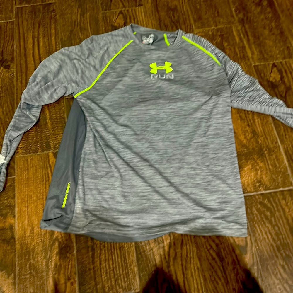 Grey long sleeve size XL Under Armour shirt